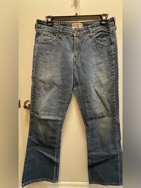 Signature by Levi's Women's Boot Cut Jeans in Medium Blue Denim / Size: 14